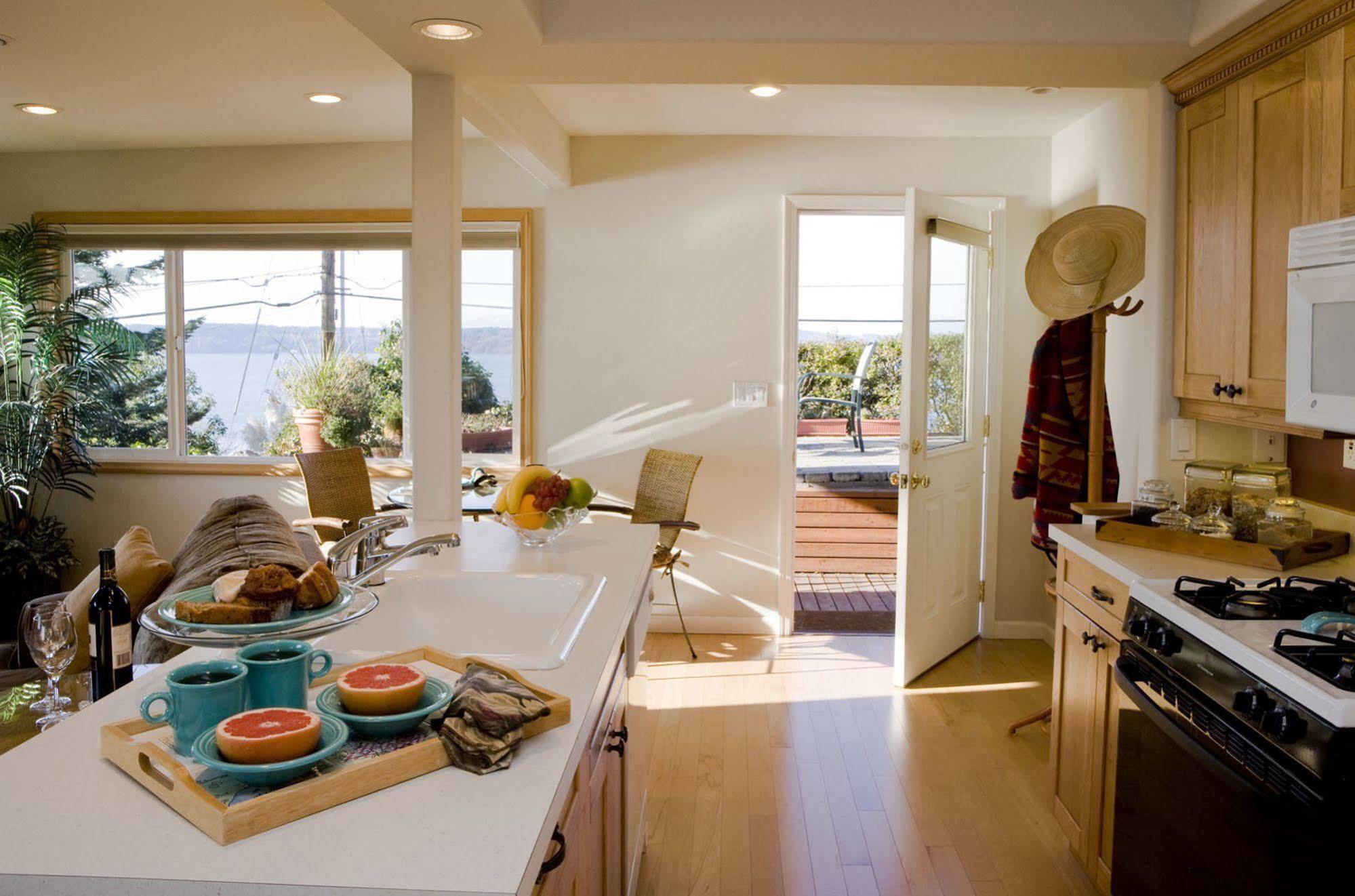 Three Tree Point Bed And Breakfast Burien Esterno foto